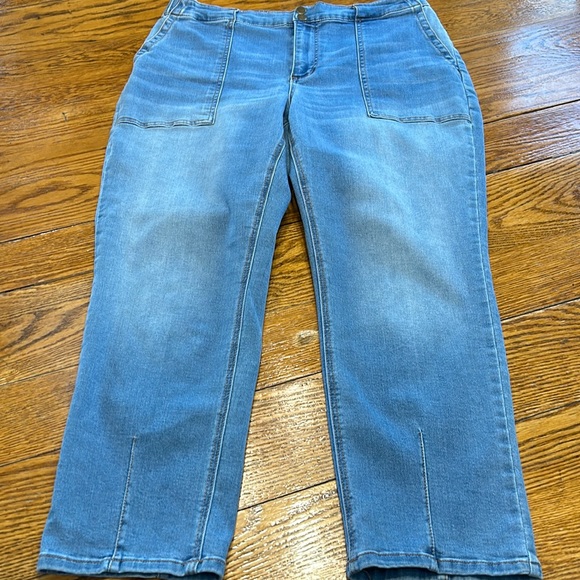 Matilda Jane Keystone tapered pull on jeans. Lightwash, elastic. Size Large. - Picture 1 of 12